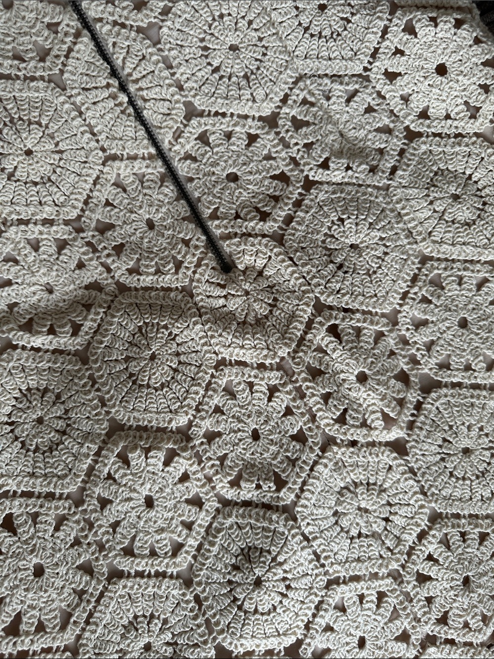 Alice + Olivia Clyde Cream Crochet Lace Shift Dress size 4 - Picture 8 of 10